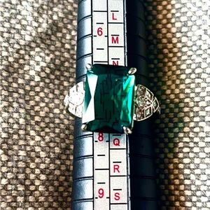 Women’s Dark Green Cubic Zirconia Cocktail Ring